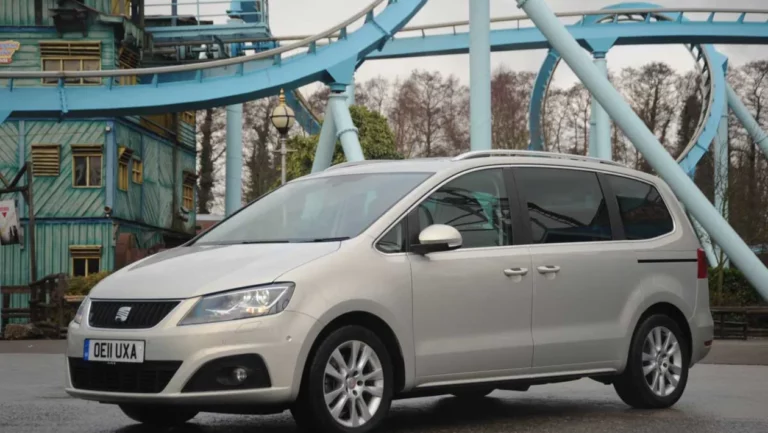 Front view of SEAT Alhambra PCO