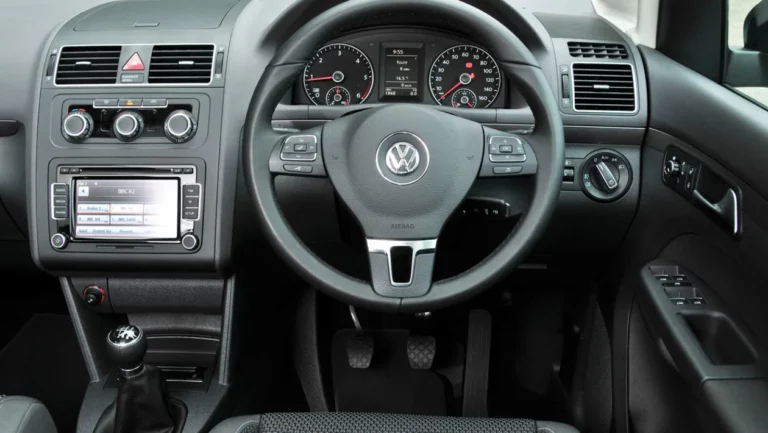 Entertainment system of Volkswagen Touran PCO car