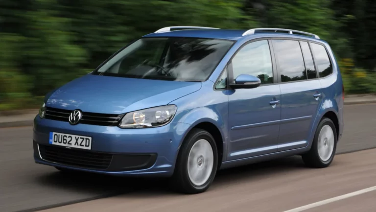 Front view of Volkswagen Touran PCO car